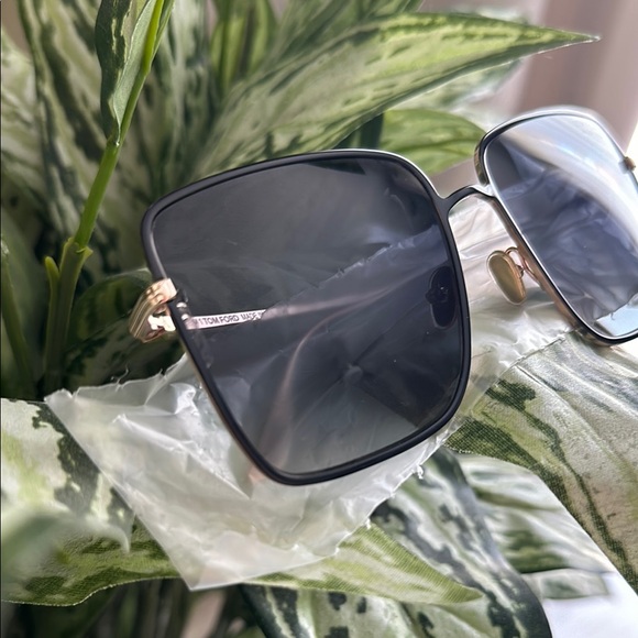 Tom Ford Heather TF739 01D polarized Sunglasses - Picture 4 of 11